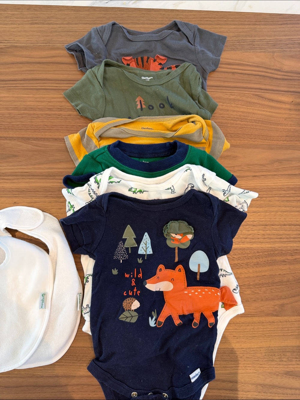 6 onesies + 2 bibs bundle!